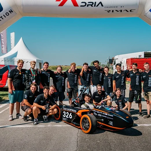 Das Race-Ing. Team mit dem Rennwagen beim FS Alpe Adria